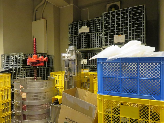 清澄白川フジマル醸造所の１階工場