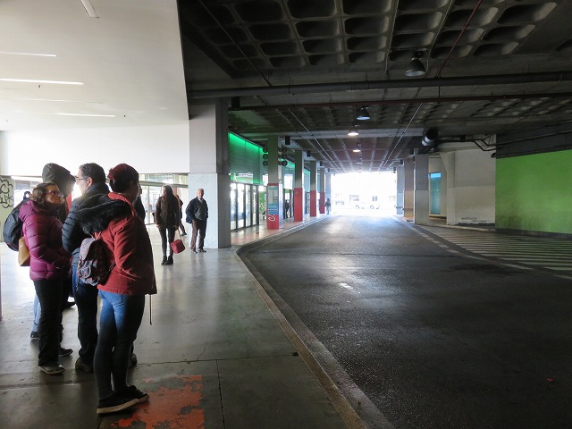 ポルトガルのカスカイス駅近くのバスターミナル