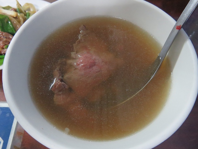 台中の「文章牛肉湯」の牛肉湯