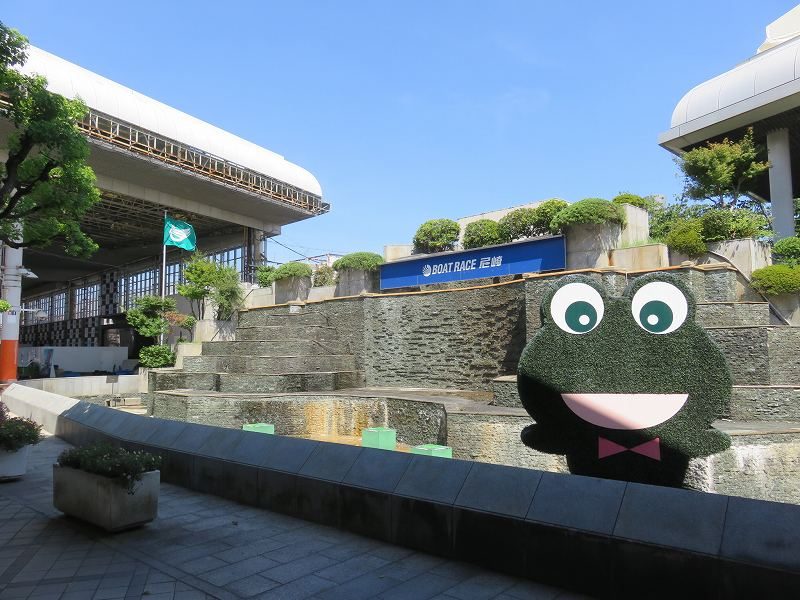 尼崎競艇場内の噴水広場