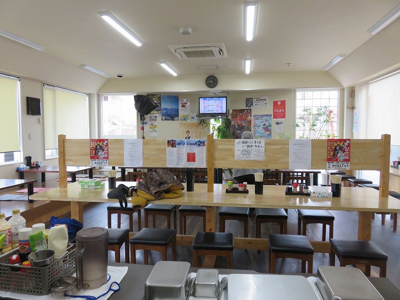 宇多津町の坂出インター近くにある「セルフうどん麺太郎」の店内