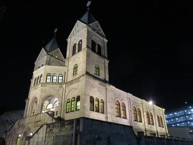 夜のカトリック松が峰教会