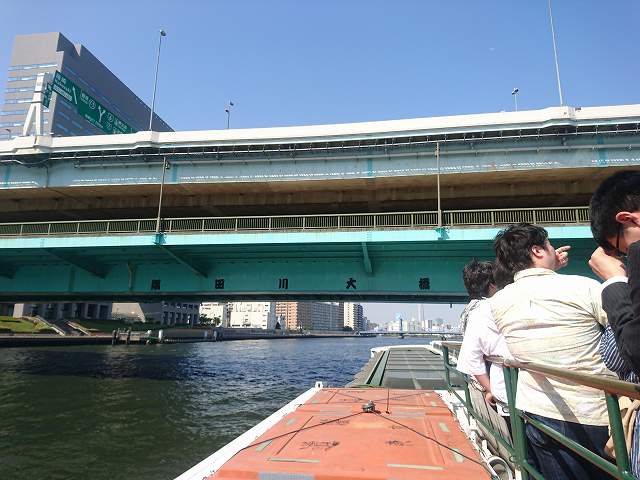 水上バスから見える隅田川大橋