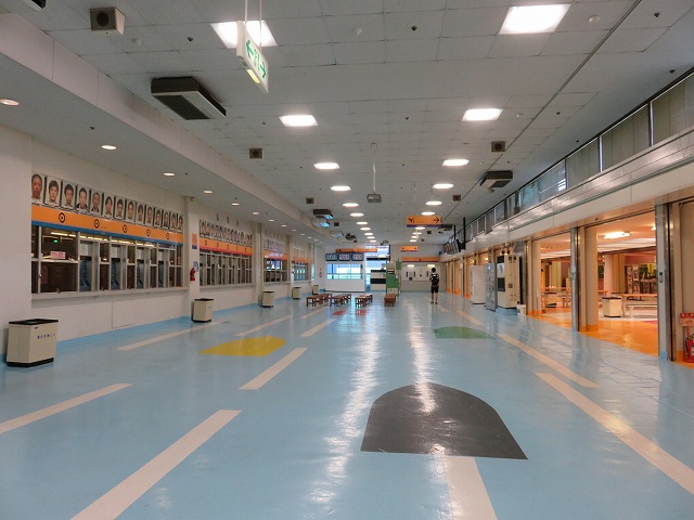 三国競艇場1階フロア