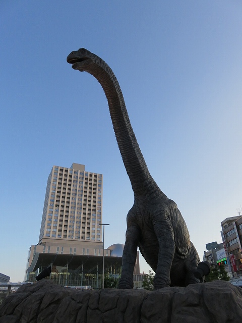 JR福井駅前広場の恐竜