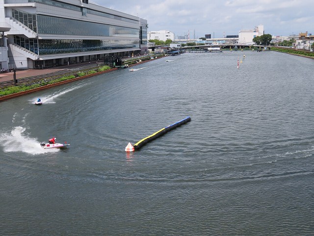 戸田競艇場の水面