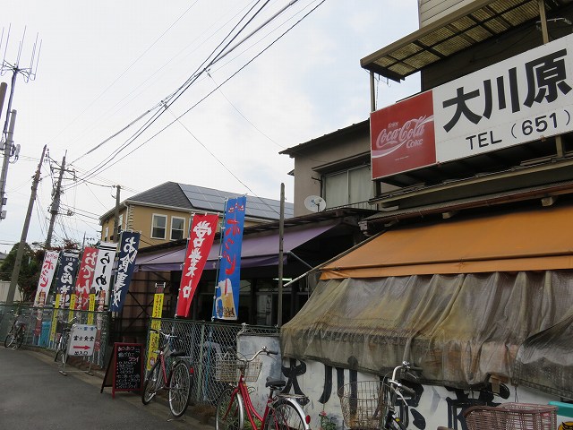江戸川競艇場前の「富士食堂」の外観