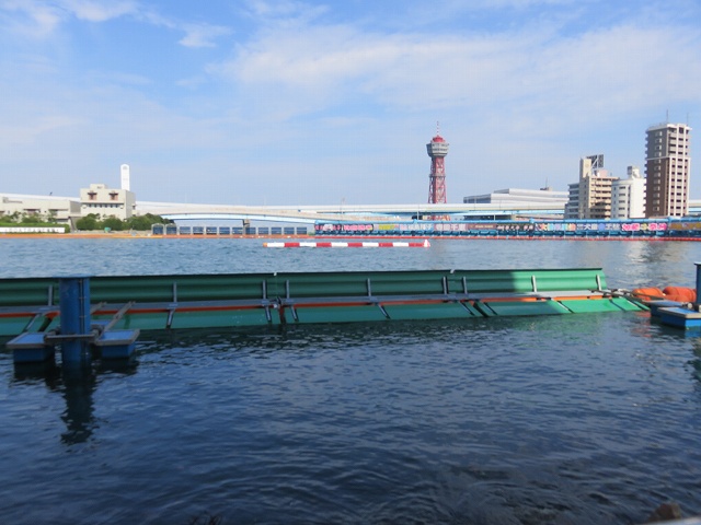 福岡競艇場の水面1マーク側