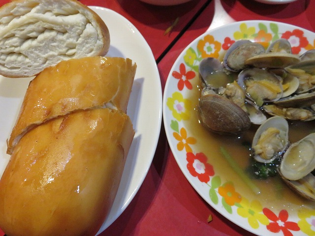 新橋の台湾料理「香味」の揚げパンとあさり炒め