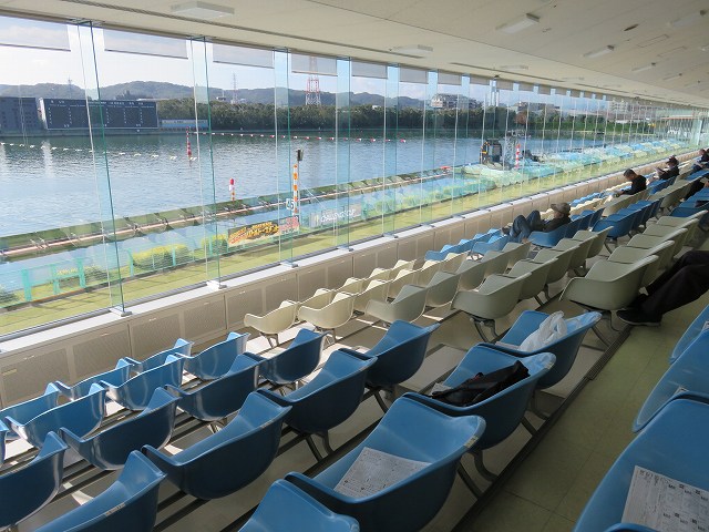 多摩川競艇場の2階一般席