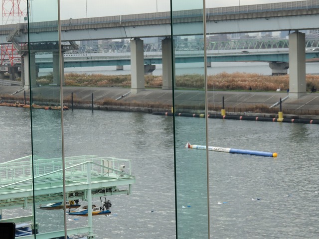 江戸川競艇場の指定席MIYABIのレギュラー席からの眺め