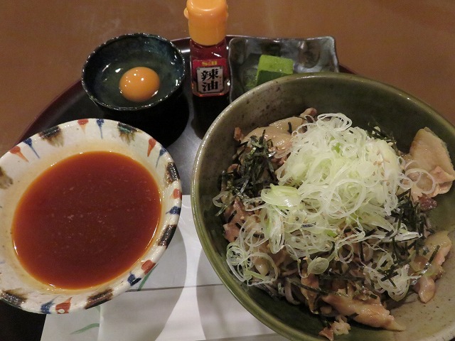 江戸川競艇場の指定席MIYABIのレストラン「takebue」の肉そば