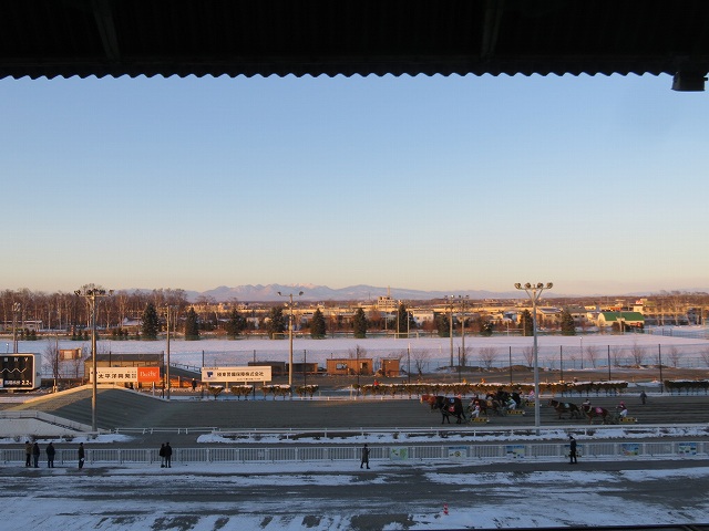 ばんえい帯広競馬場のプレミアムラウンジからの眺め