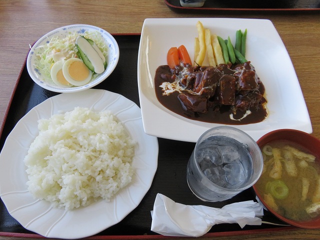 多摩川競艇場の指定席のレストラン「緑水亭」のビーフシチュー