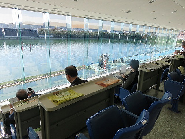 多摩川競艇場4階の一般席