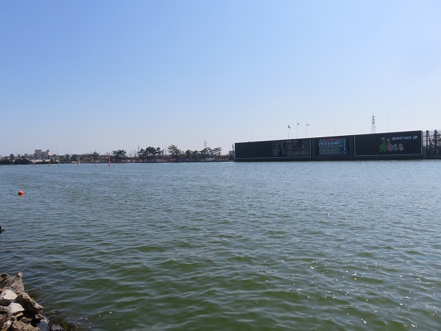 津競艇場の水面