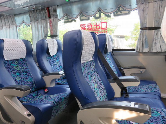 台湾の桃園空港第2ターミナルから台中に行く「國光客運」のバスの車内