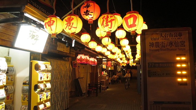 台南の神農街入り口