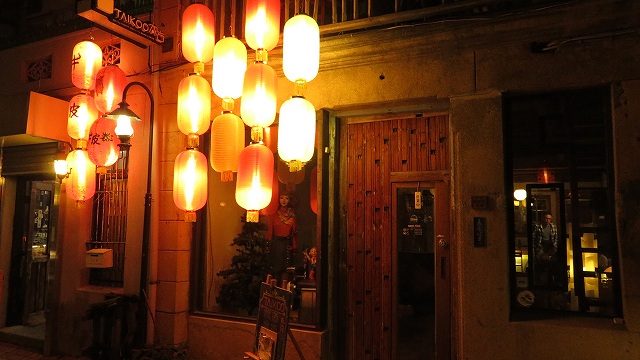 台南の神農街にあるバー「TAIKOO(太古百貨店)」の入り口 