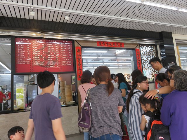 台南の「上海味道小籠湯包」の入り口