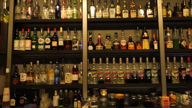 台南の「Bar Mozaiku」のバックバー
