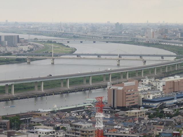 江戸川区の「タワーホール船堀」の展望台から見える江戸川競艇場