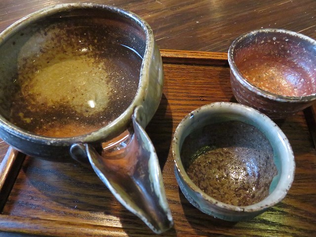 常滑市の居酒屋「よなよな」の日本酒の片口とおちょこ