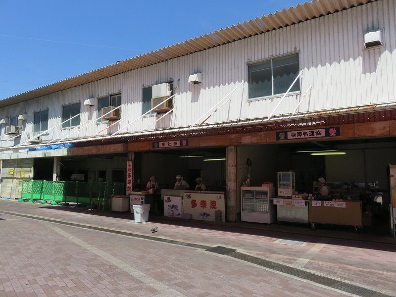 尼崎競艇場のスタンド裏側にある、多幸焼を売る売店