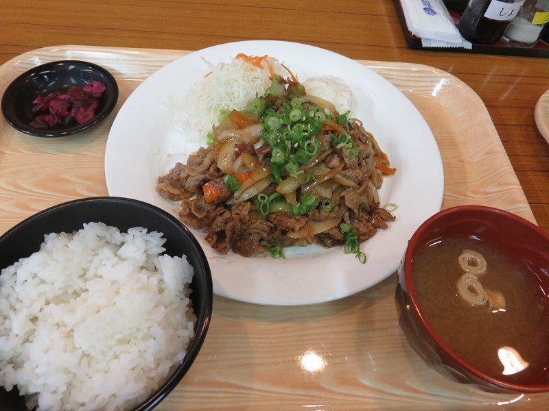 住之江競艇場の4階お食事処「かちふね」の焼肉定食（900円）