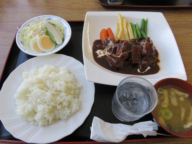多摩川競艇場の指定席エリア内のレストラン「緑水亭」のビーフシチュー