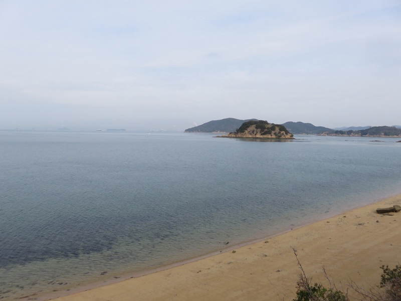 本島の海と砂浜