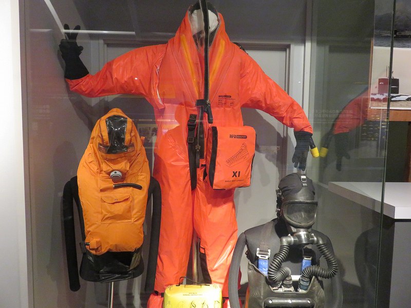 海上自衛隊呉資料館3階に展示されている潜水服
