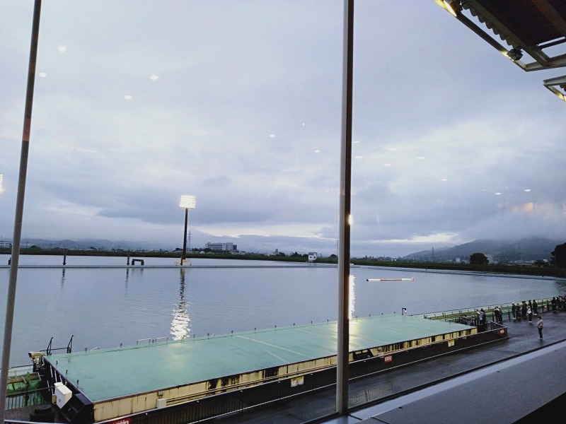 ボートレース桐生のわいわいシートから見える競争水面
