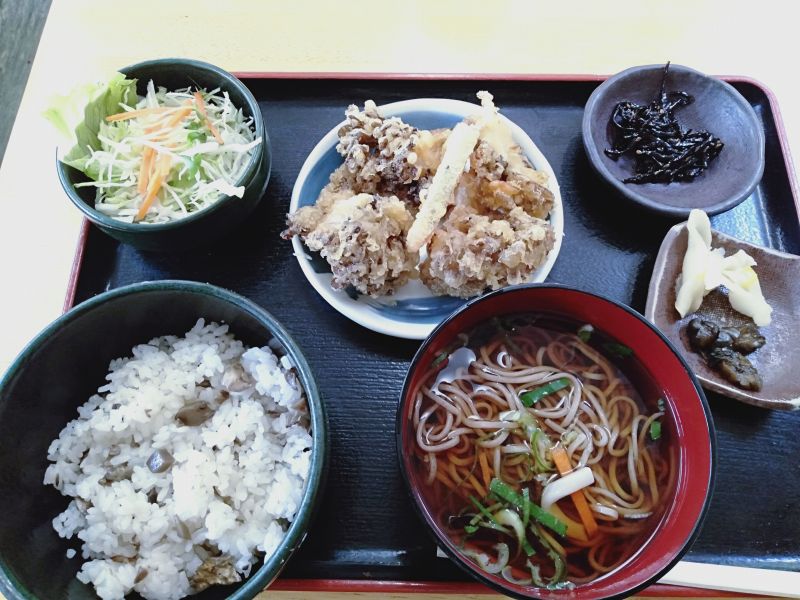 「列車のレストラン清流」の舞茸ご飯定食（1,250円）