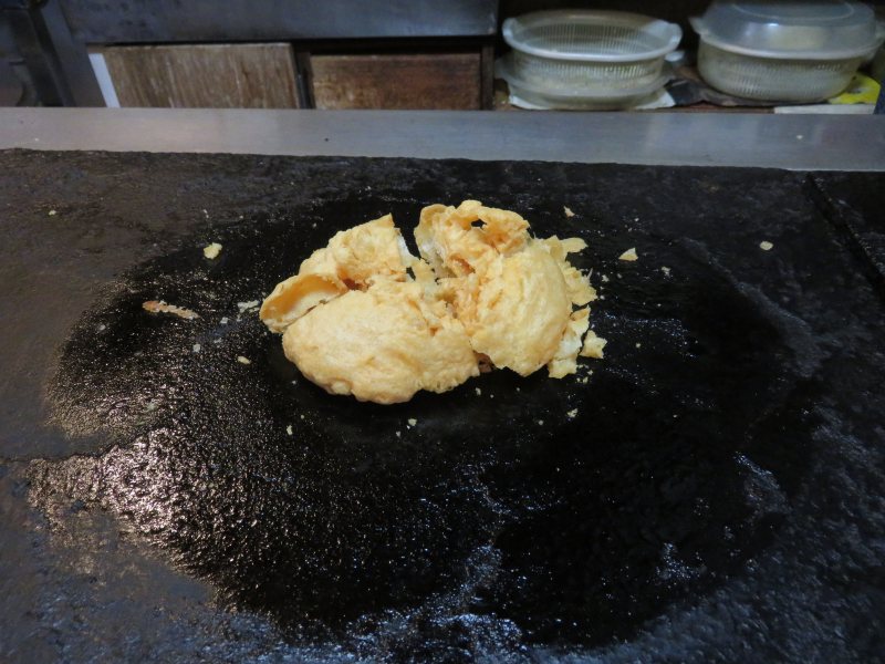 徳島市のお好み焼き屋「いか十」の「豆天玉」の天ぷら