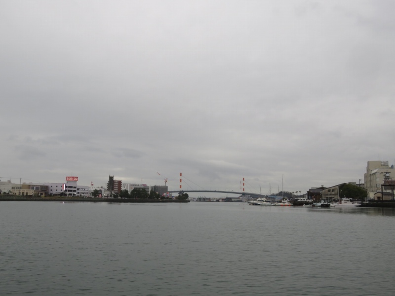 徳島市のひょうたん島クルーズの船内から見える景色