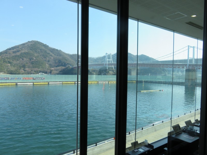 ボートレース鳴門の3階一般席から見た水面