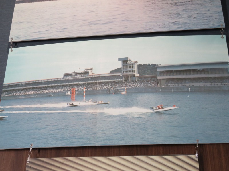 ボートレース鳴門の「懐かしの旧スタンド写真展」
