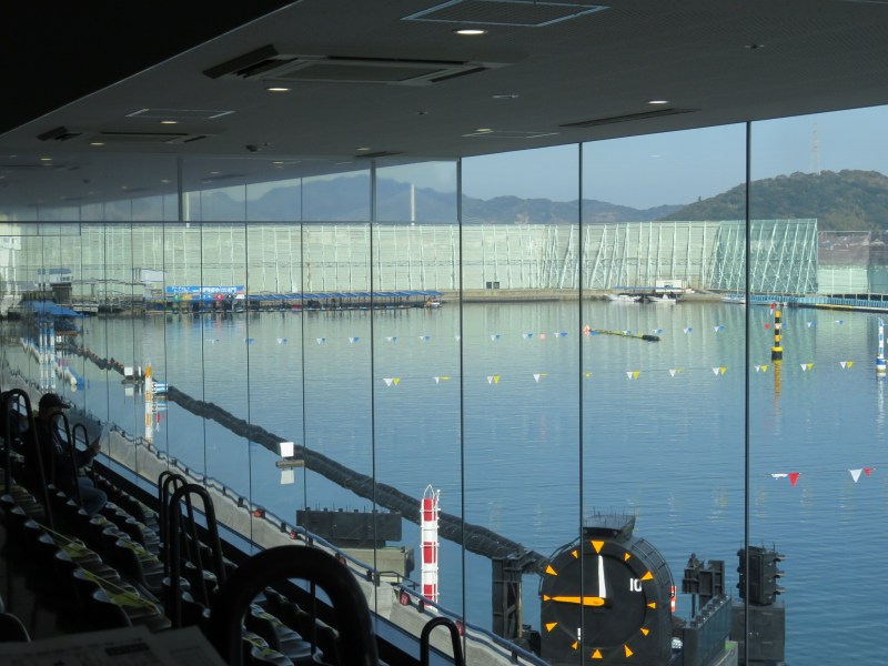 ボートレース鳴門の3階一般席から見た水面