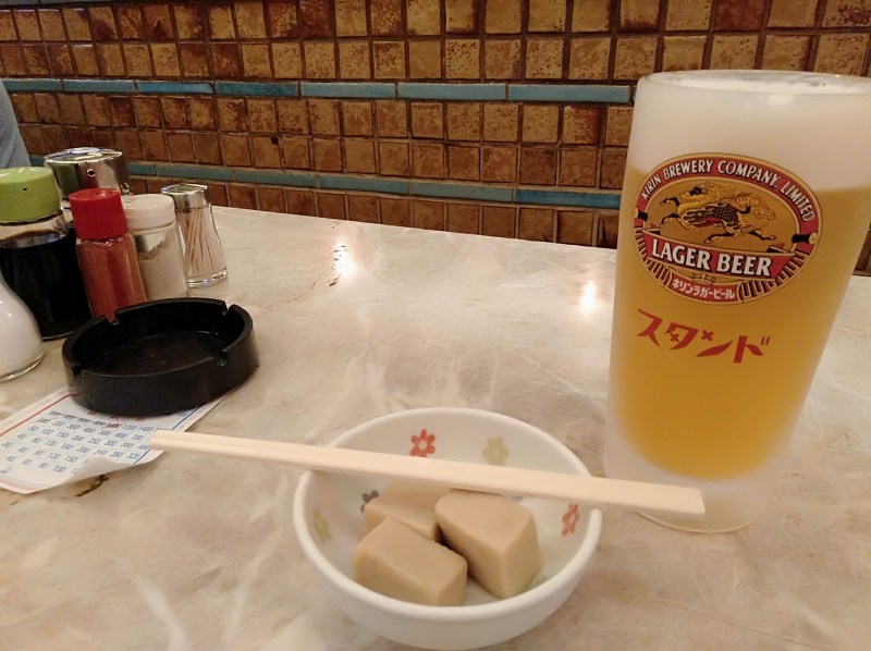京極スタンドのビールと高野豆腐